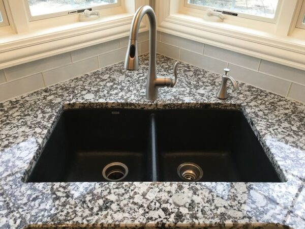 GRANITE GRISAVELLE (GRAN PERLA)